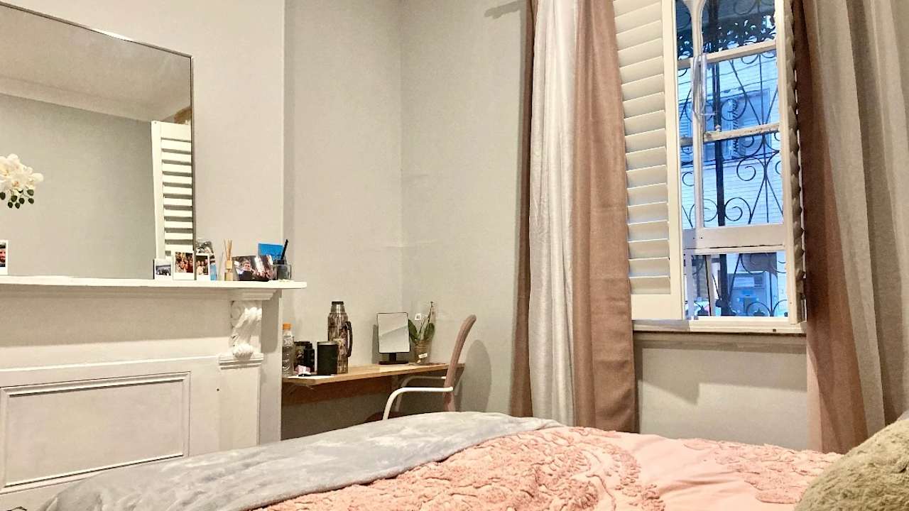 Furnished room in a share house