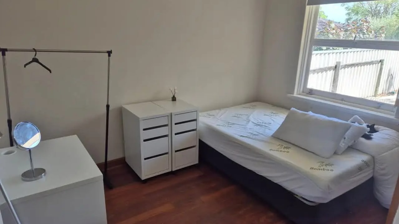 Room in a share house