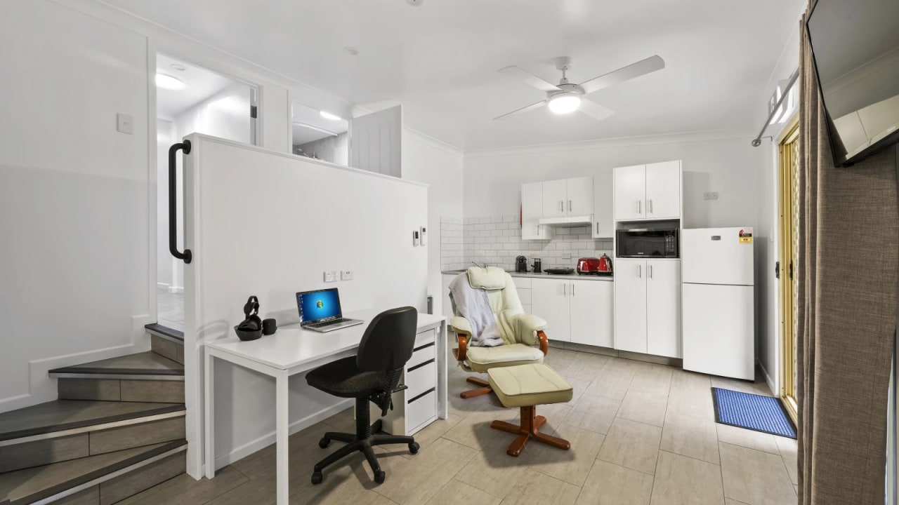 Furnished room with ensuite in a flatshare