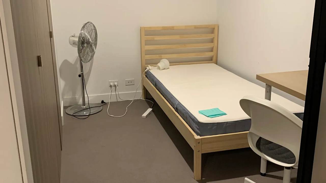 Furnished room in a flatshare