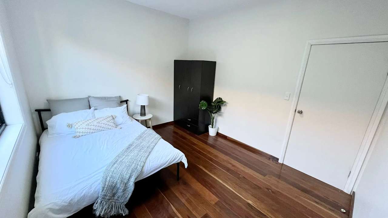 Room in a share house