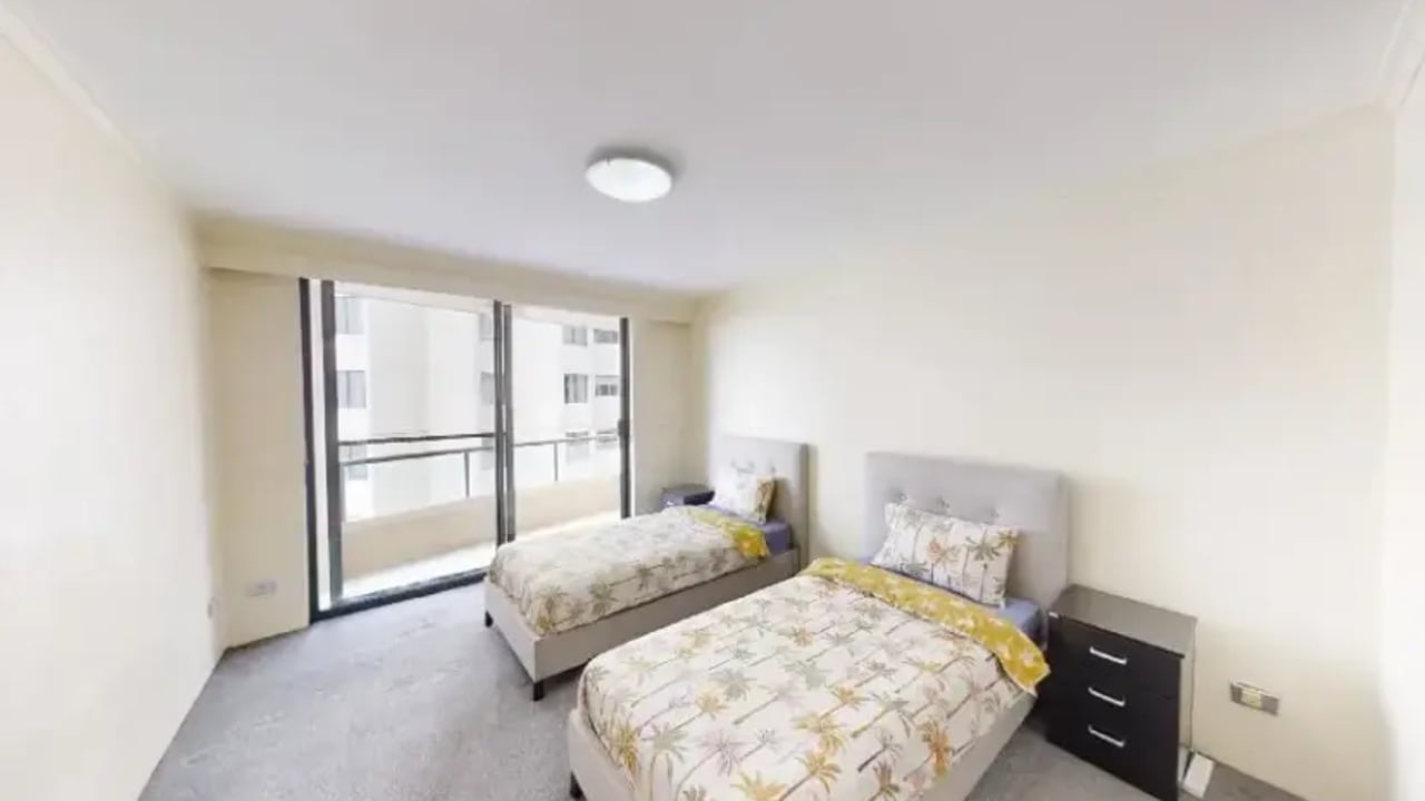 Furnished room with ensuite in a flatshare