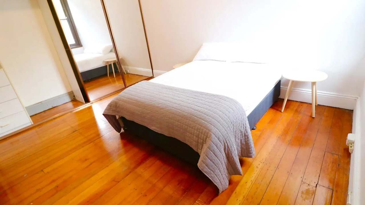 Room in a share house