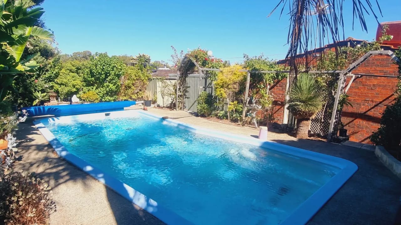 Whole property with 3 rooms for rent