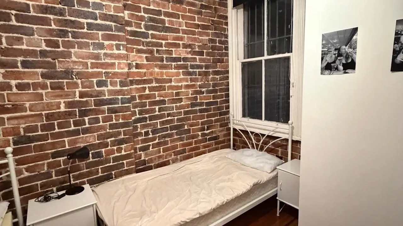 Furnished room in a share house