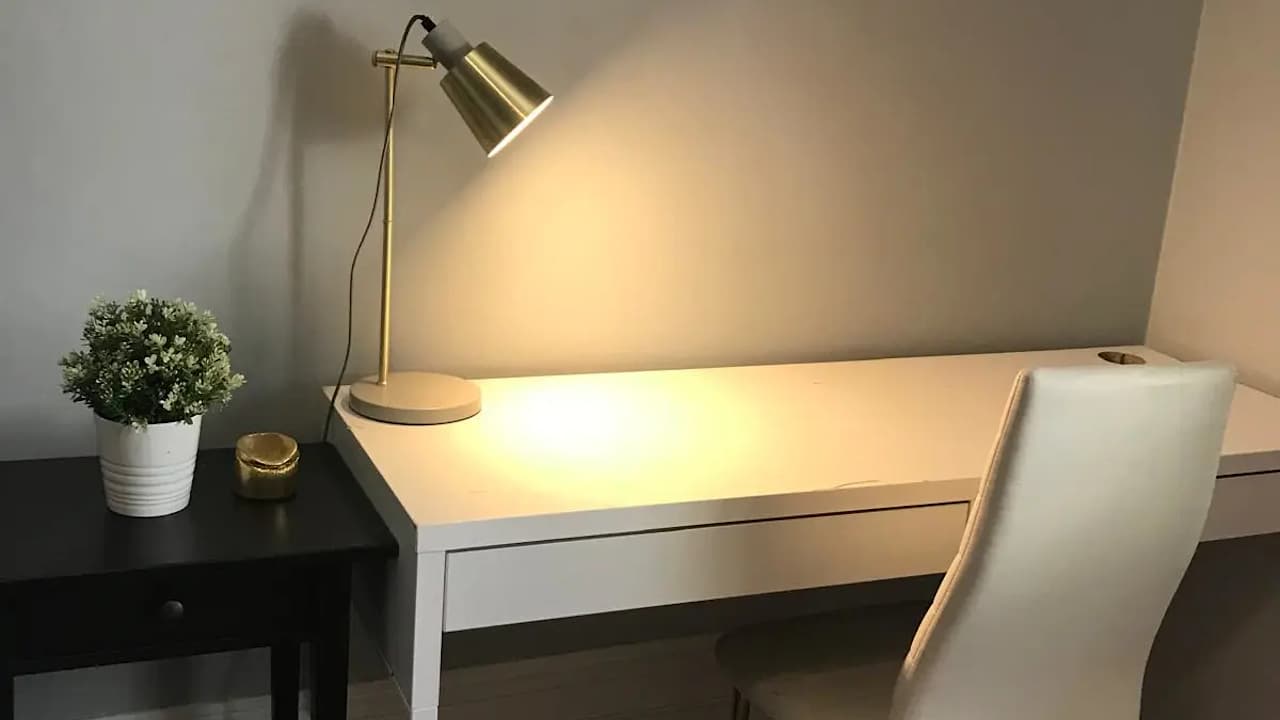 Furnished room in a share house