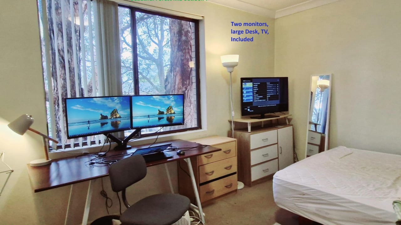 Furnished room with ensuite in a flatshare