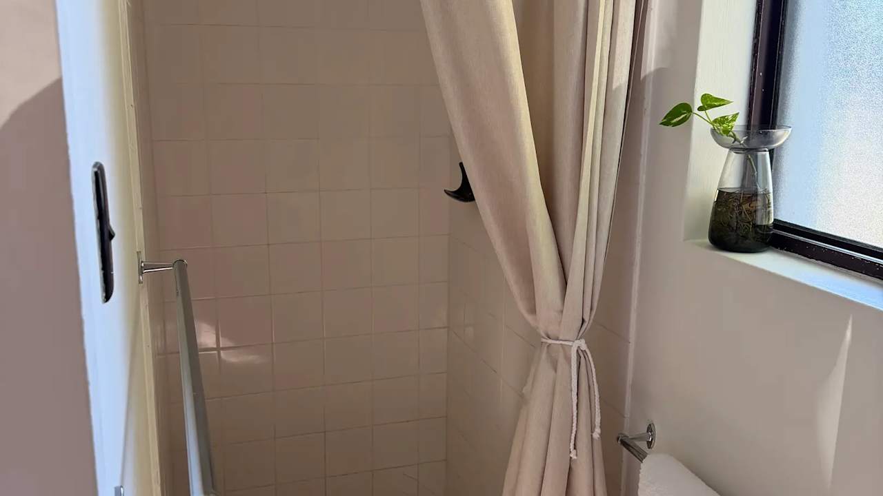 Furnished room with ensuite in a flatshare