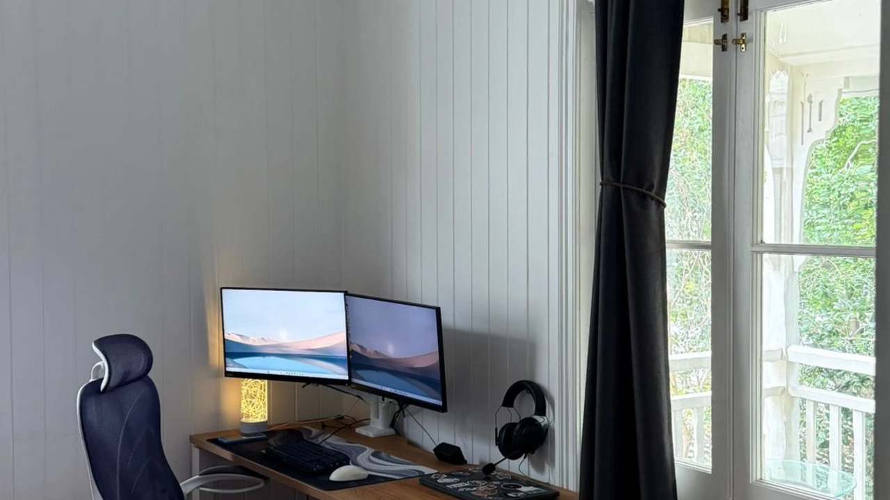 Furnished room in a share house