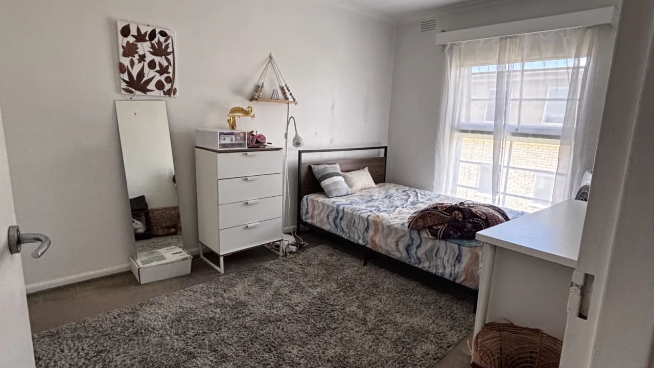 Unfurnished room in a flatshare