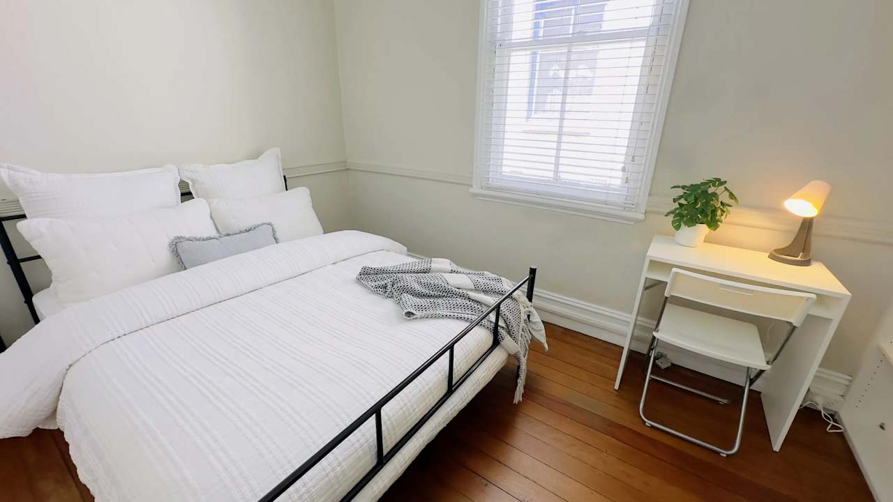 Furnished room in a flatshare