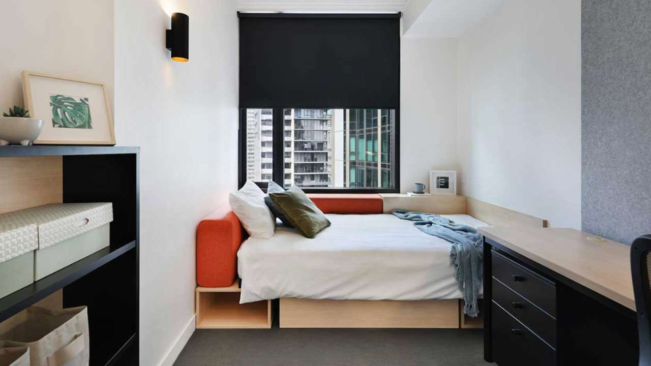 Furnished room with ensuite in a flatshare