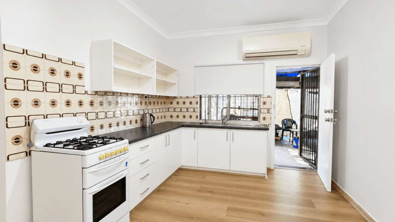 Whole property with 3 rooms for rent