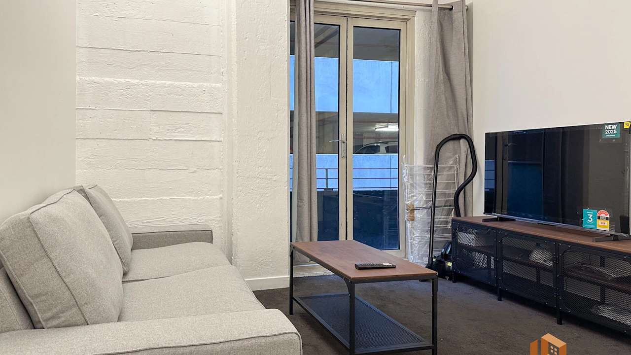 Furnished room in a flatshare