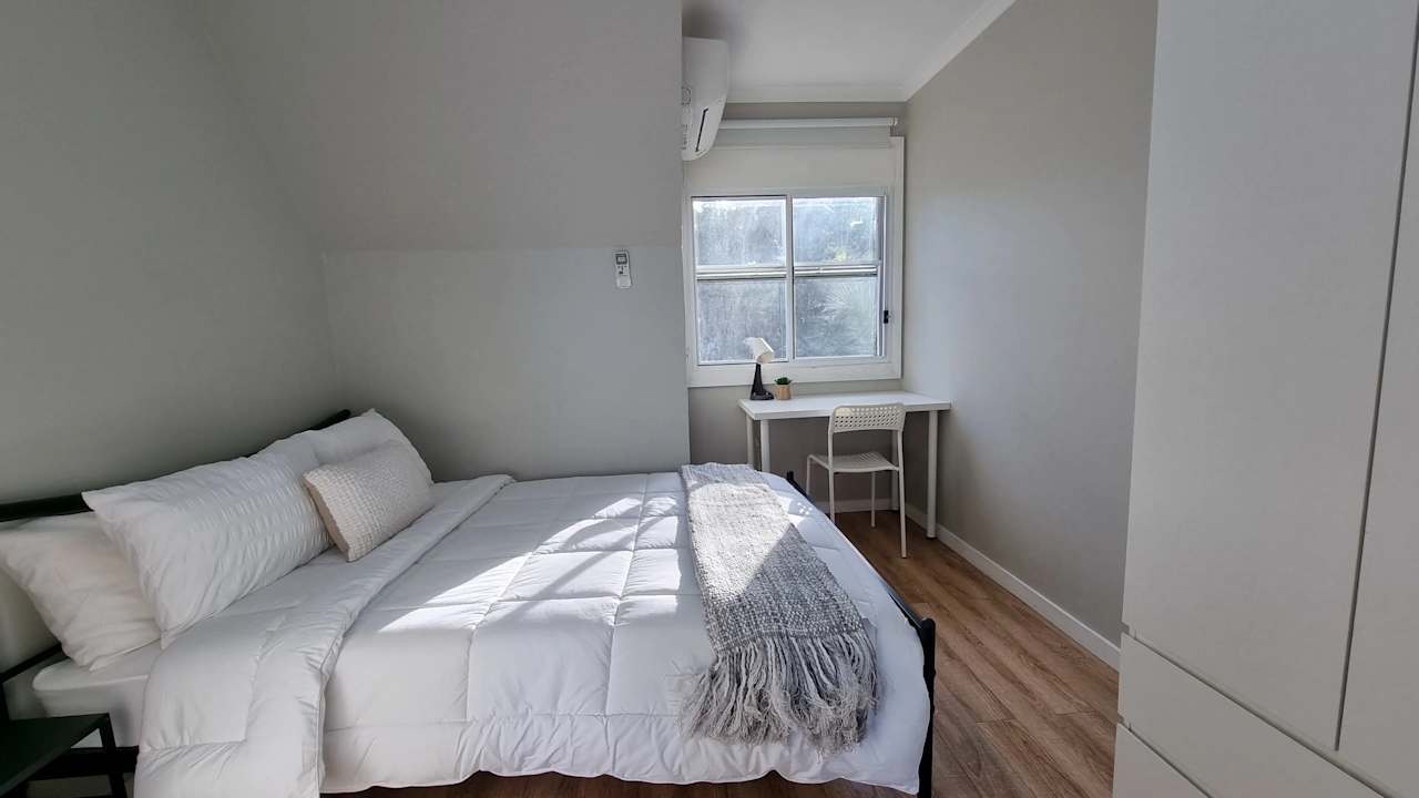 Furnished room in a share house