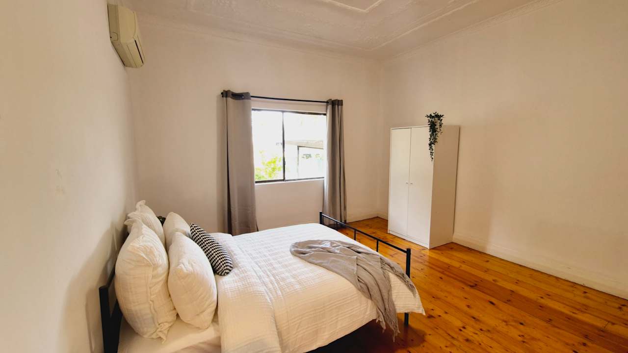 Furnished room in a flatshare