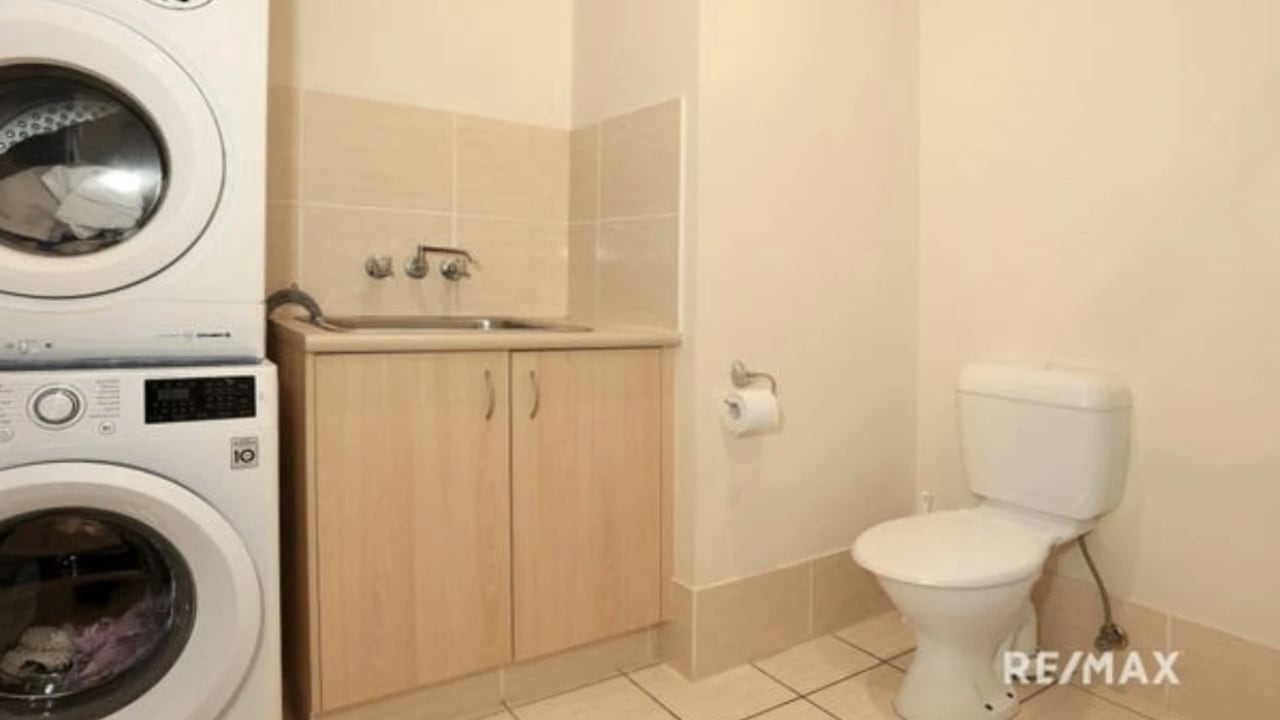 Unfurnished room with own bathroom