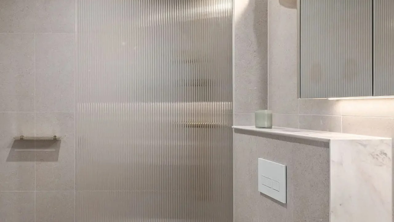 Unfurnished room with ensuite in a flatshare