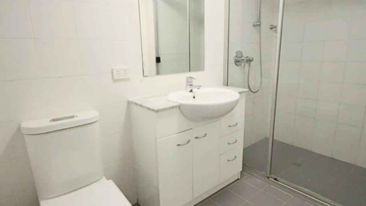Unfurnished room with ensuite in a flatshare