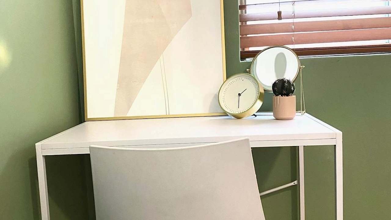 Furnished room in a share house