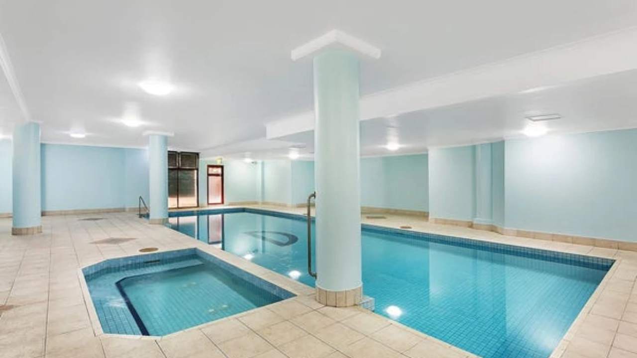 Furnished room with ensuite in a flatshare