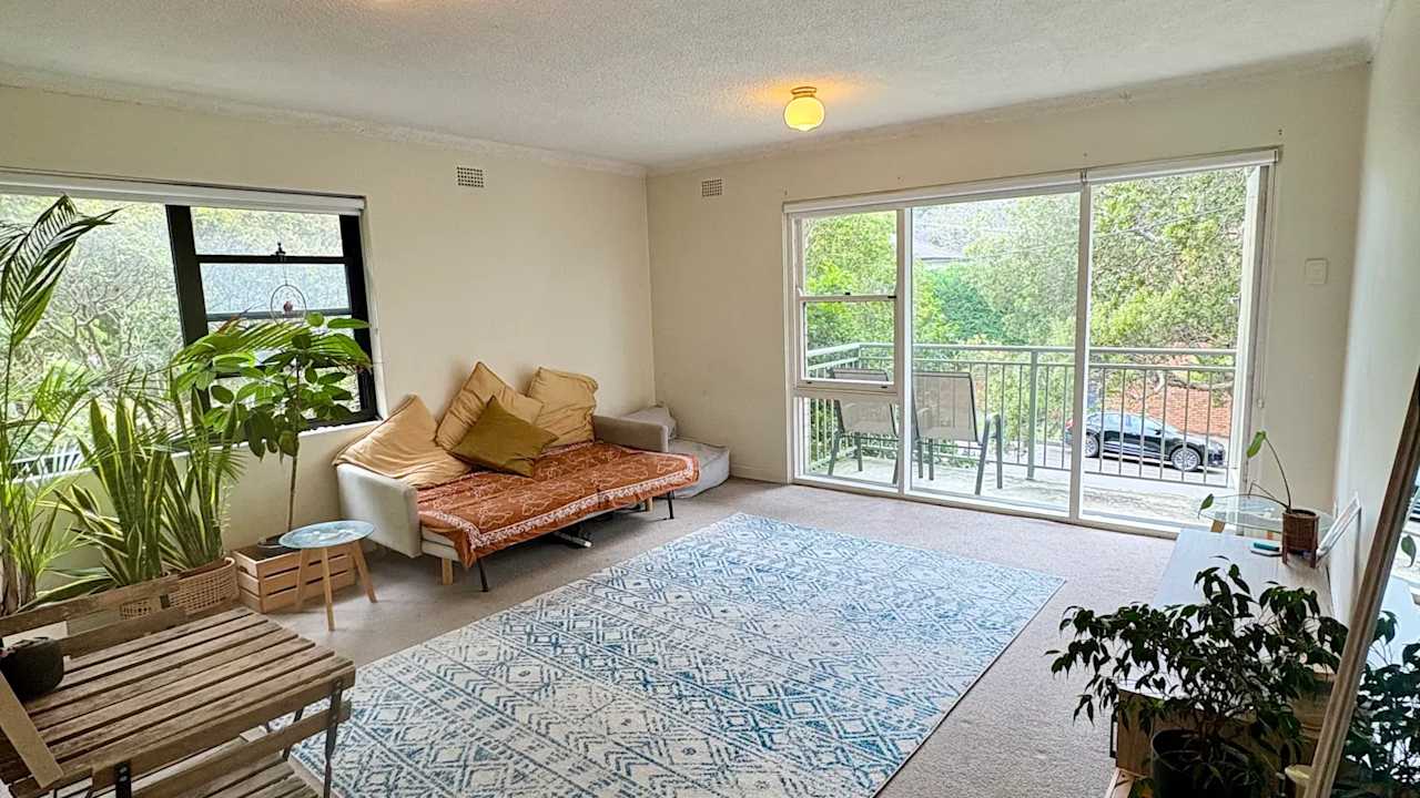 Furnished room in a flatshare