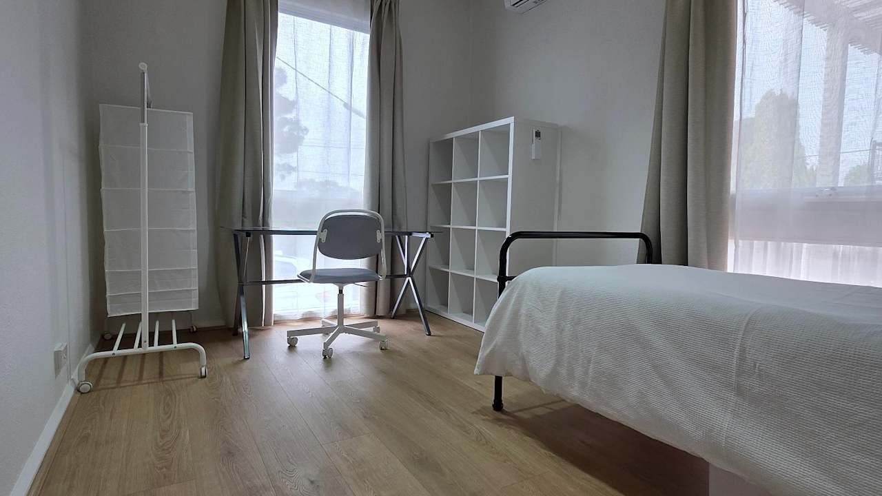 Room in a share house