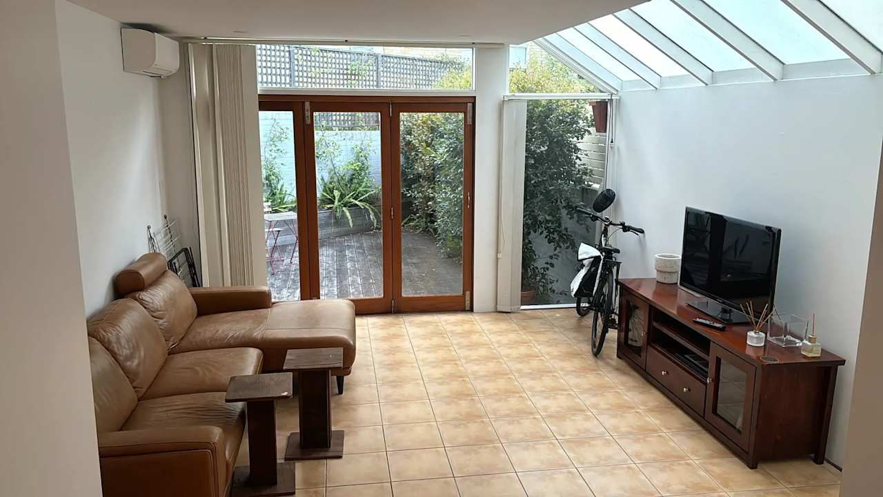 Room in a share house