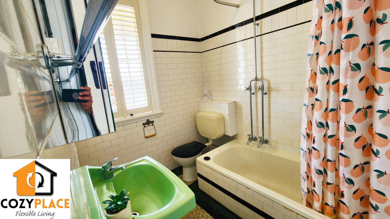 Furnished room in a flatshare