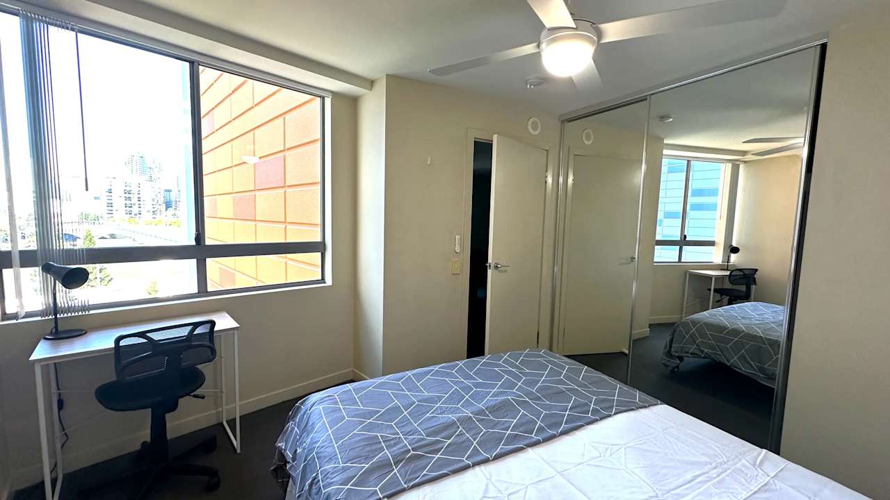 Furnished room in a flatshare