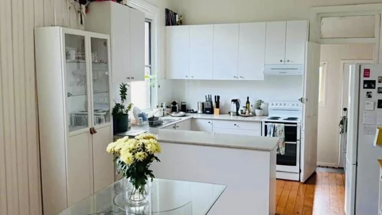 Furnished room in a share house