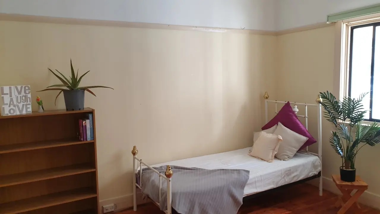 Room in a share house