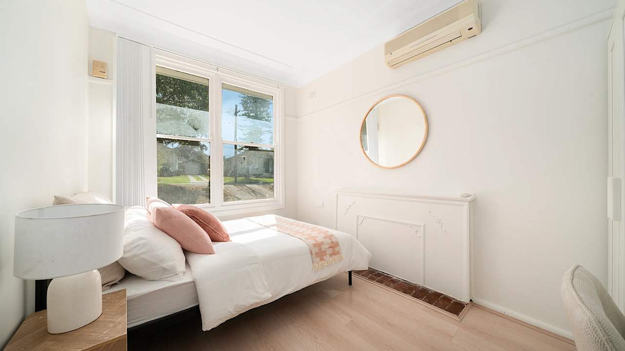 Room in a share house
