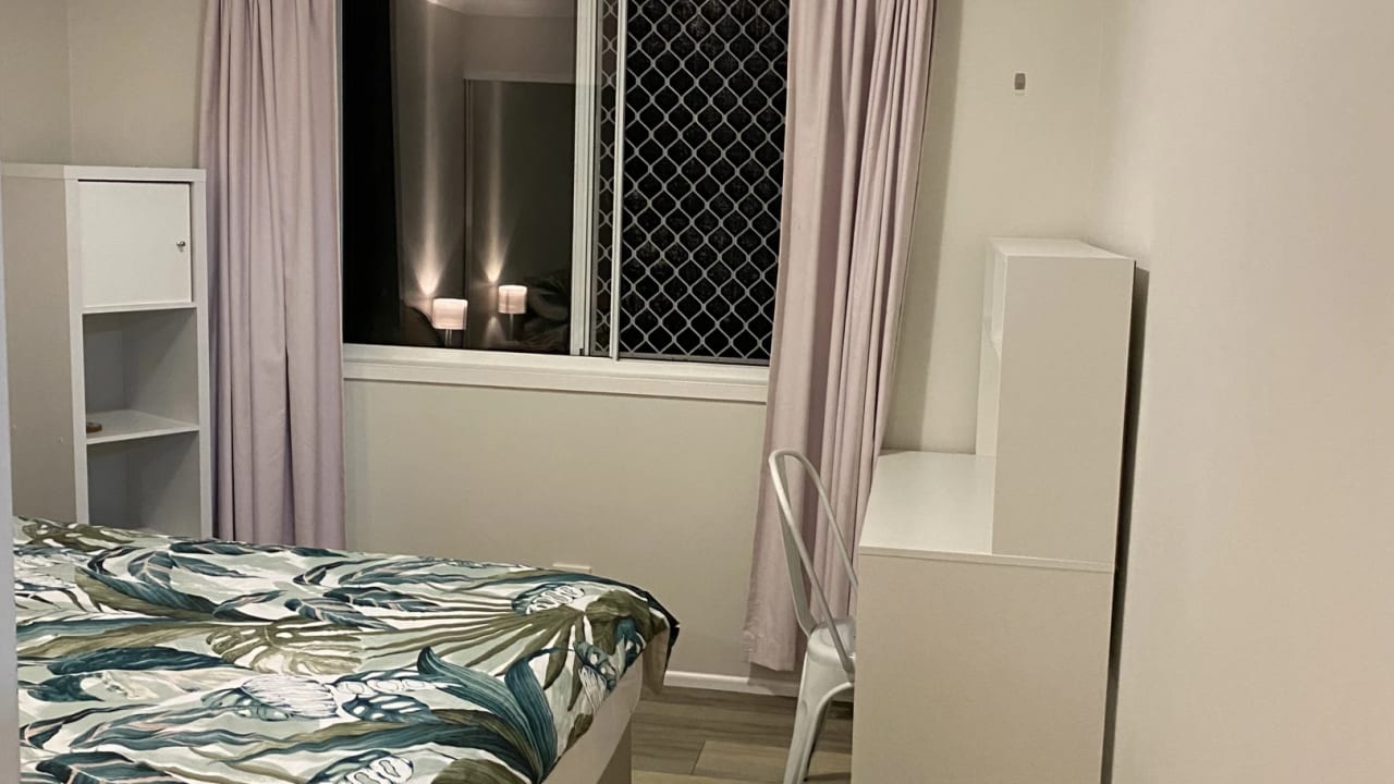 Furnished room in a flatshare