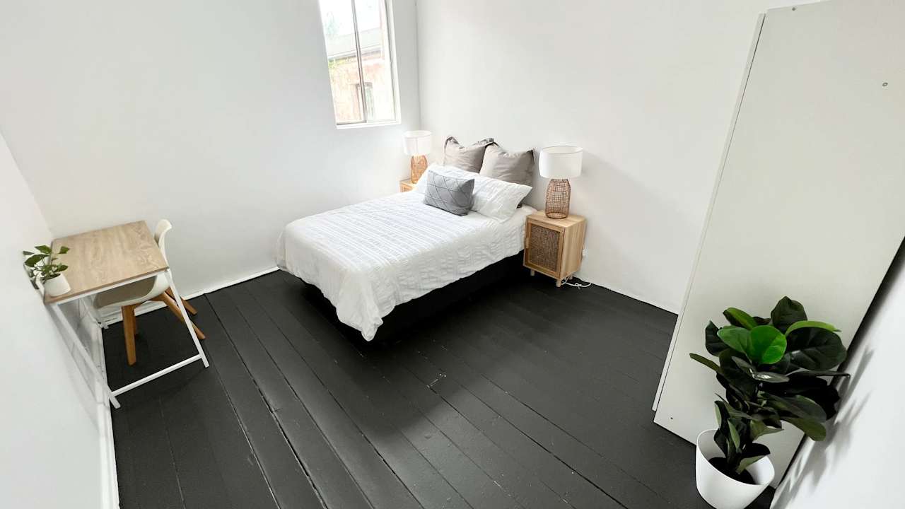 Room in a share house