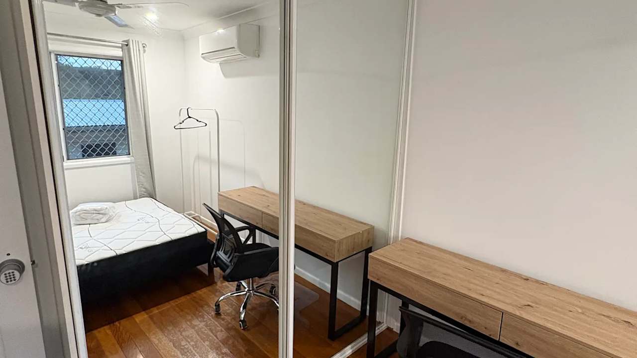 Furnished room in a share house