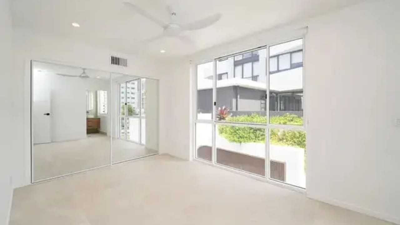 Unfurnished room with ensuite in a flatshare