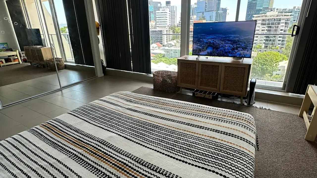 Furnished room with ensuite in a flatshare