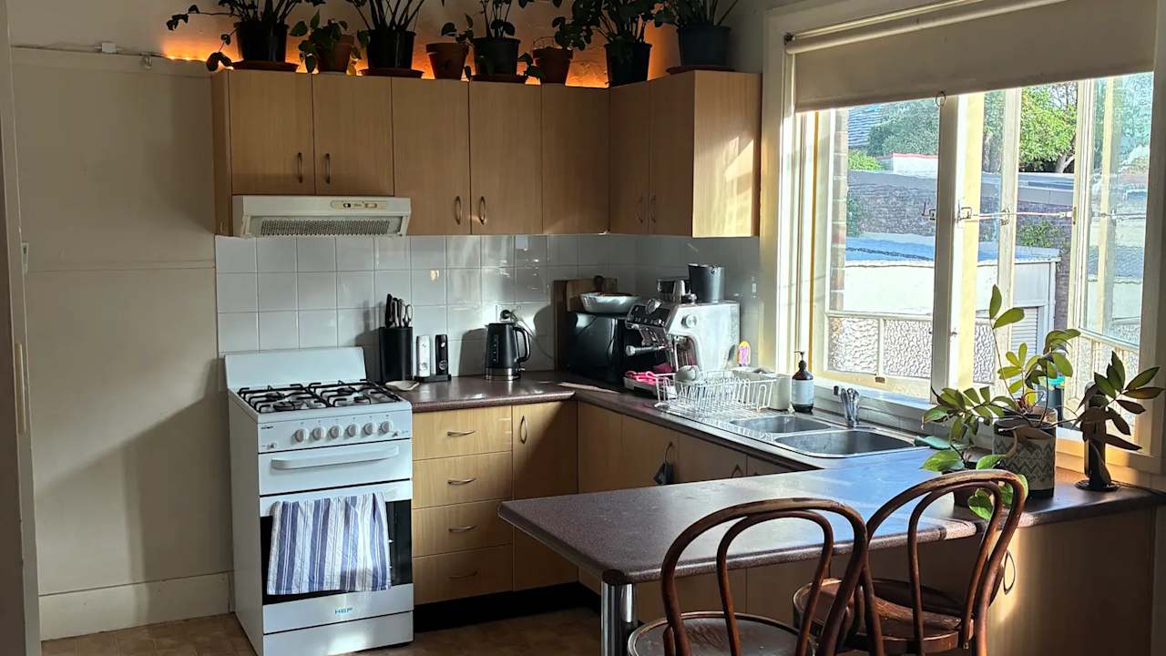 Unfurnished room in a flatshare