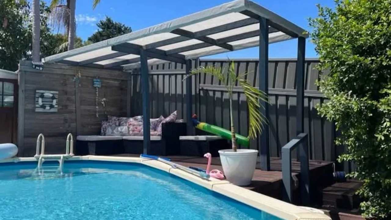 Whole property with 1 room for rent