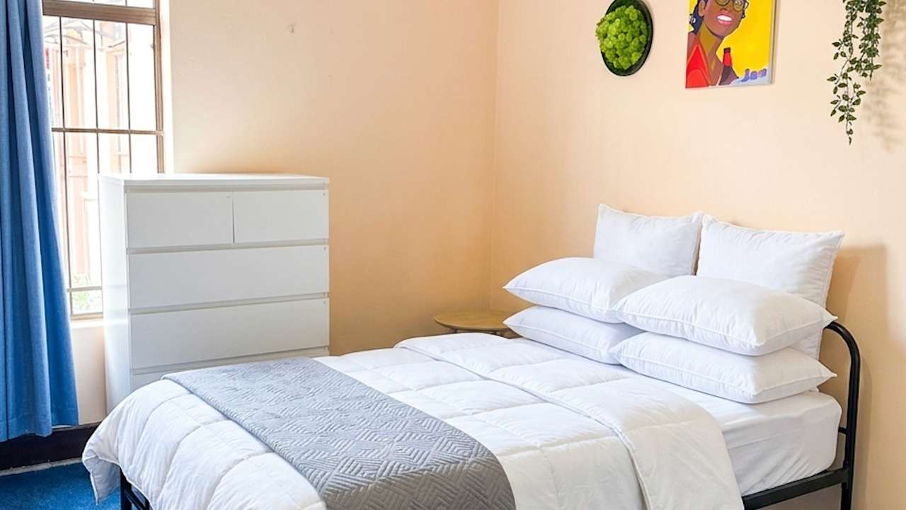 Furnished room in a flatshare