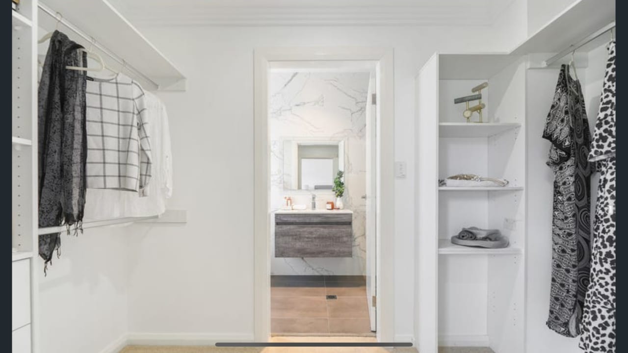 Furnished room in a share house
