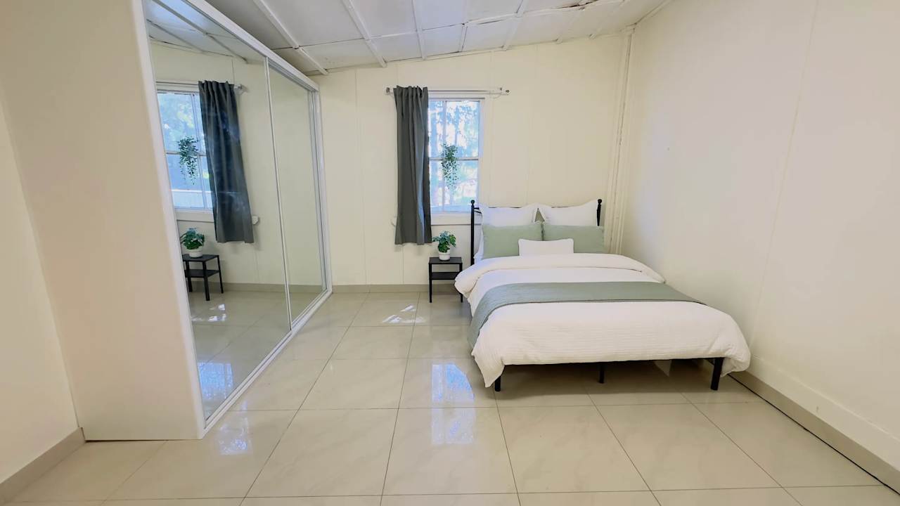 Furnished room in a flatshare