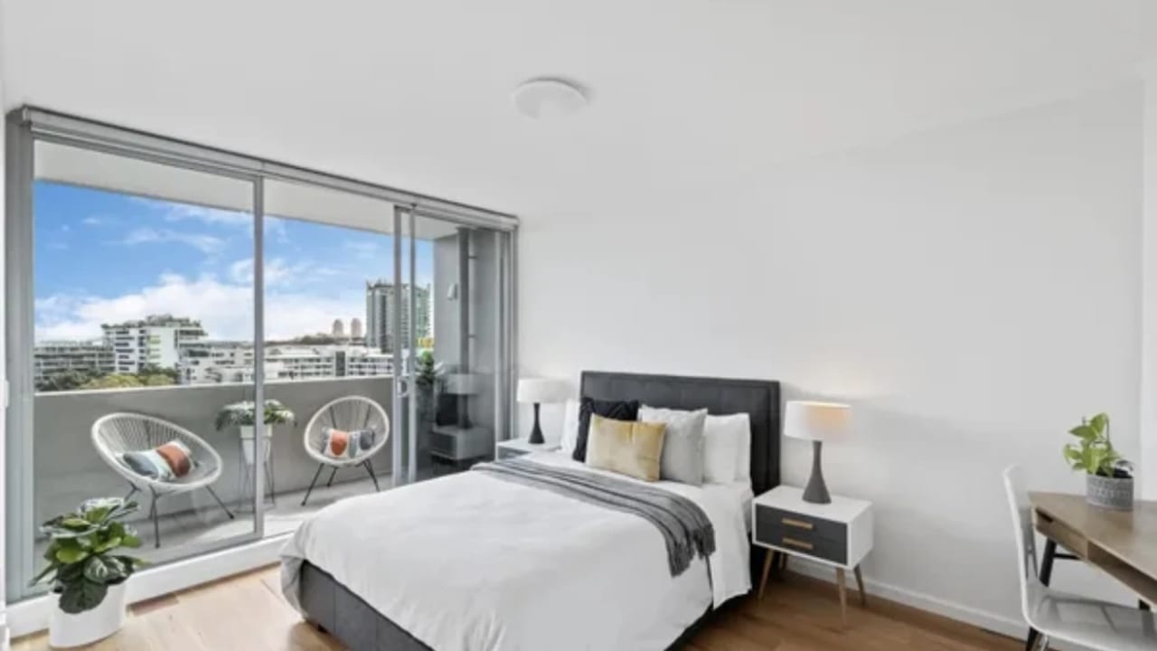 Furnished room with ensuite in a flatshare