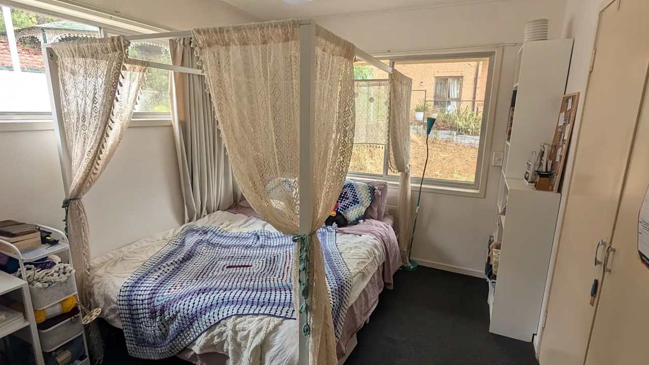 Unfurnished room in a share house