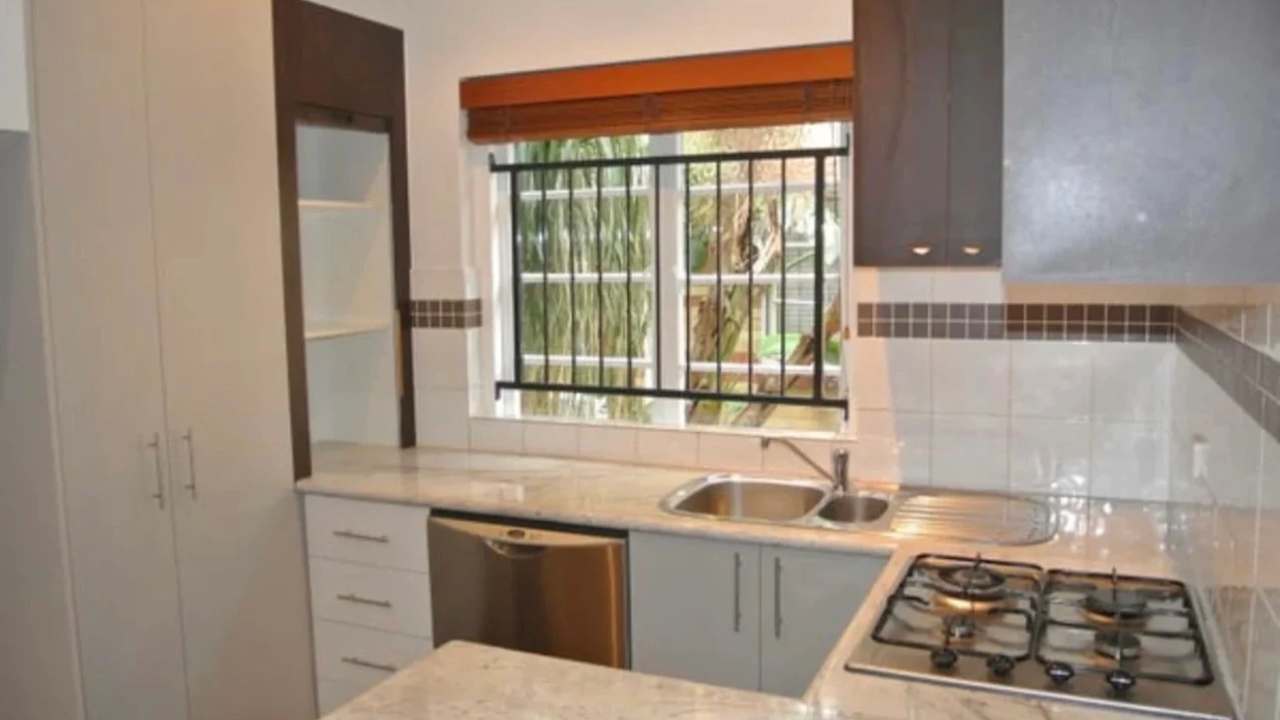 Unfurnished room in a flatshare