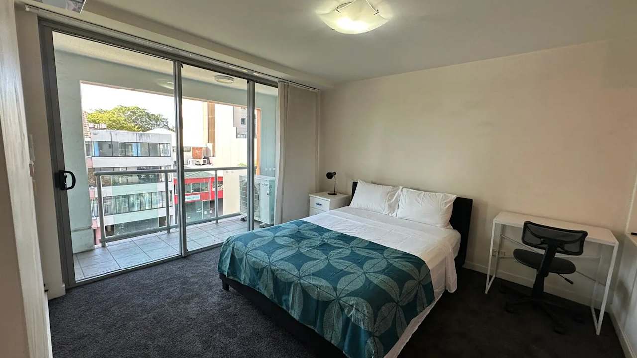 Furnished room with ensuite in a flatshare