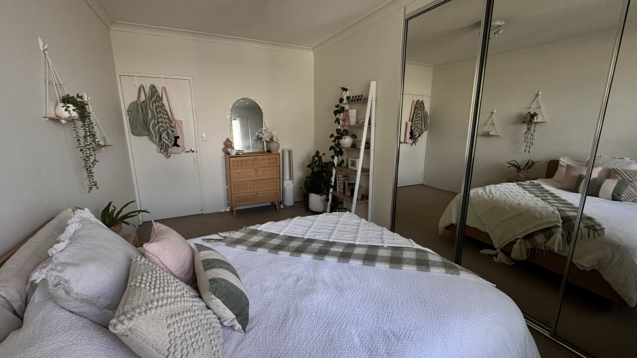 Furnished room in a flatshare