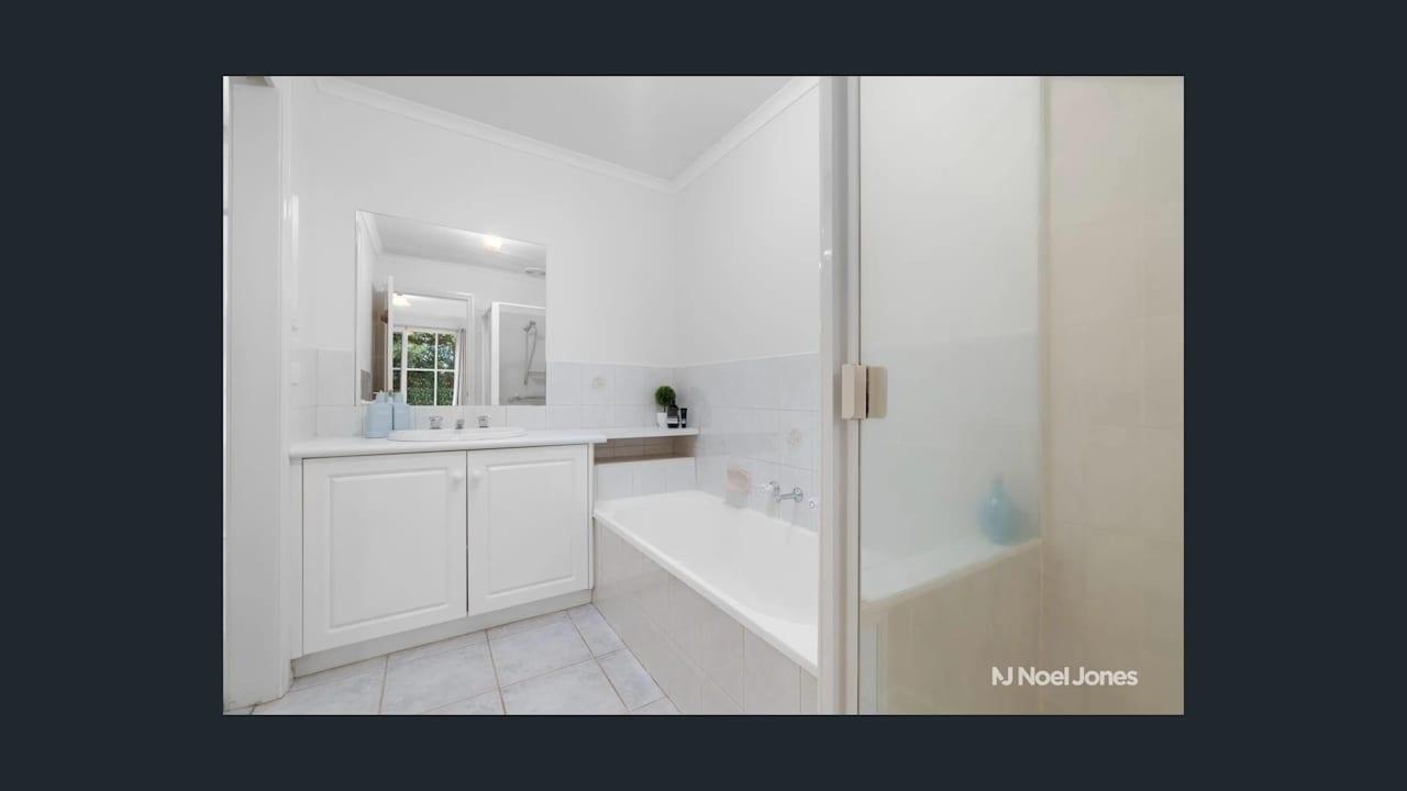 Room in a share house