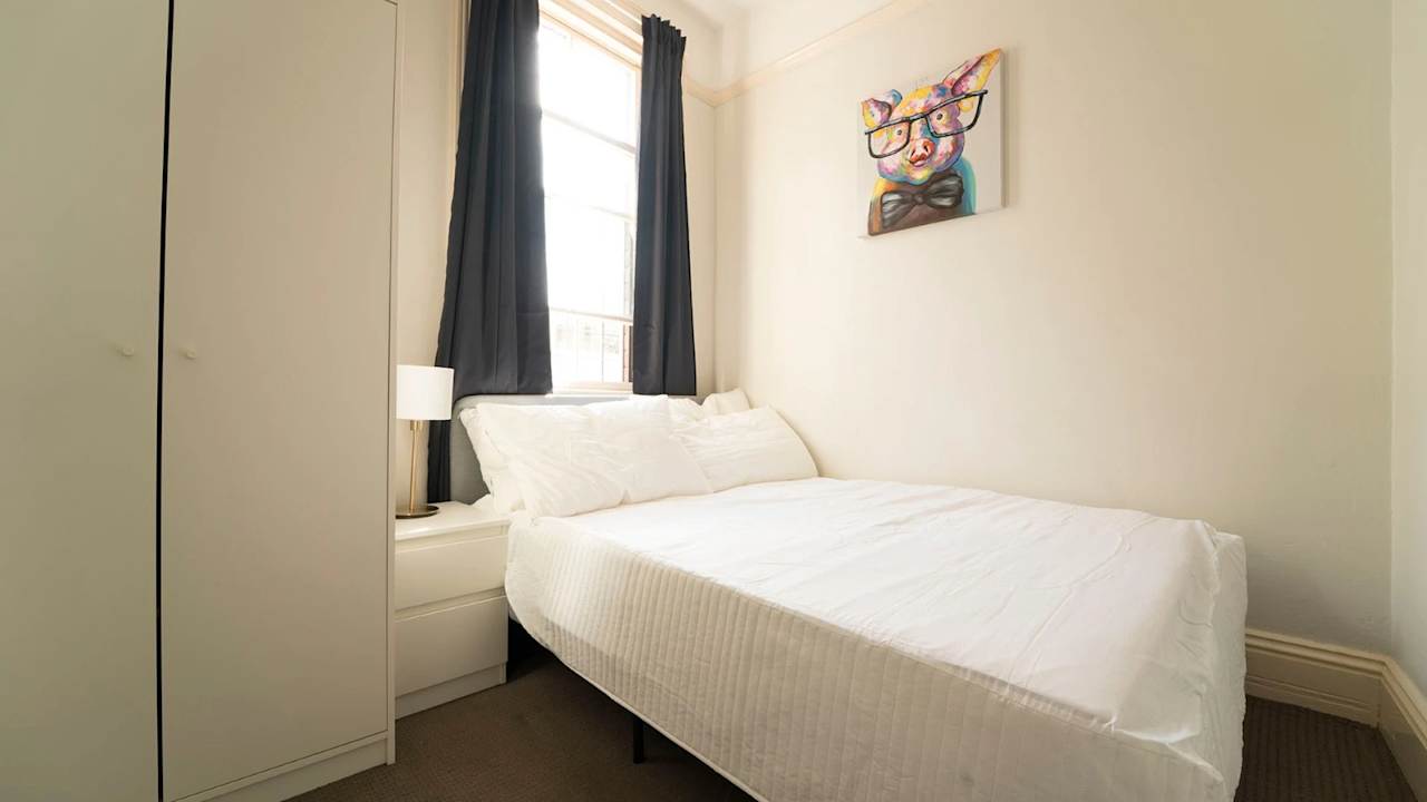 Furnished room in a flatshare